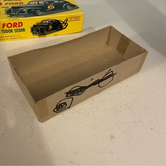 EMPTY📦 Vintage model car (1/32) cardboard box 1940 Ford Sedan car. - Picture 9 of 12